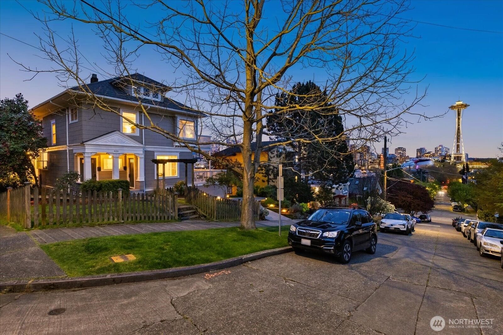 Property Photo:  920  4th Avenue N  WA 98109 