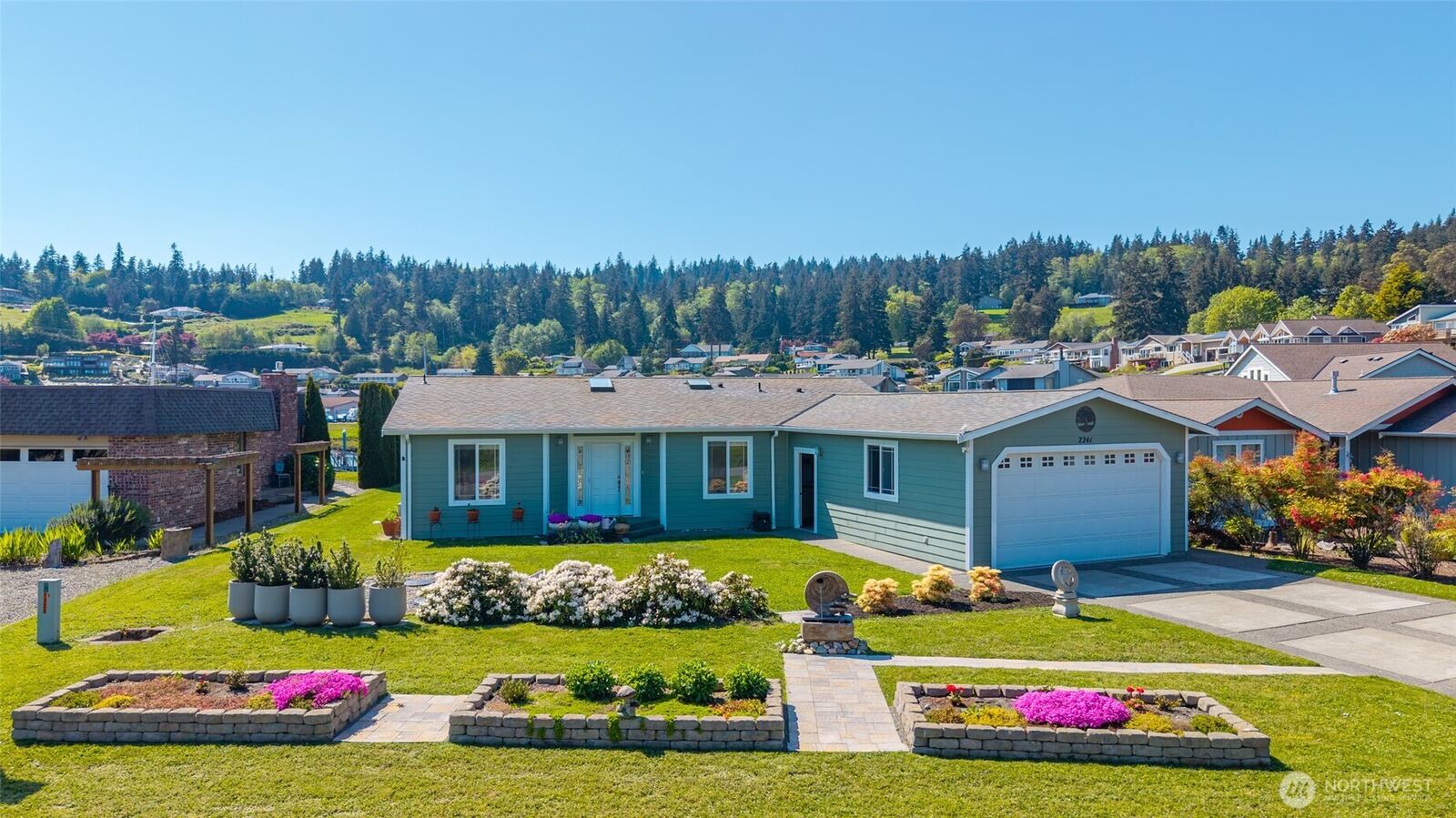 Property Photo:  2241  Mariner Beach Drive  WA 98277 