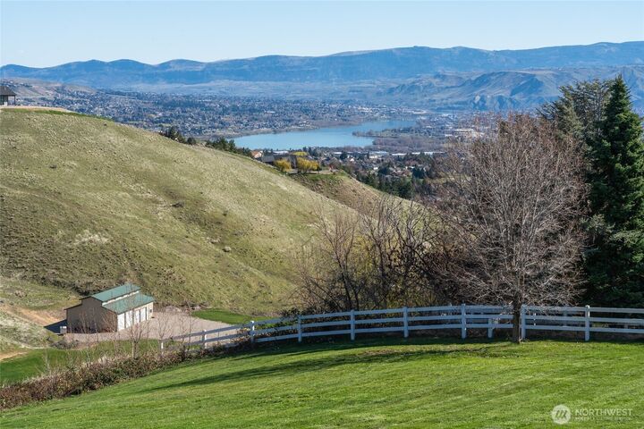 Property Photo:  4333  Anna Lane  WA 98801 