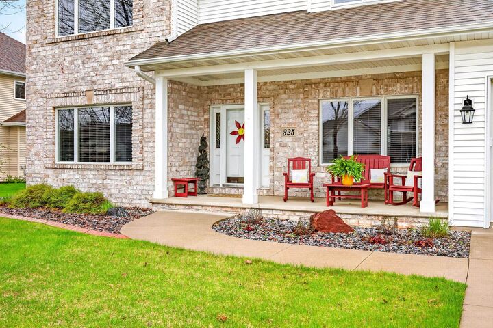 Property Photo:  325 E Stratford Lane  WI 54913-8692 