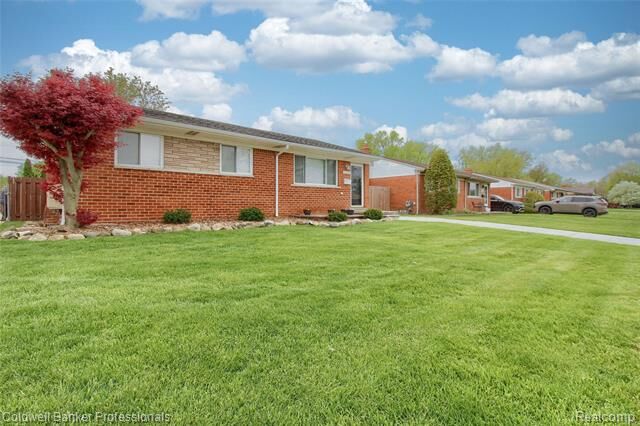 Property Photo:  30081 Balmoral Street  MI 48135 