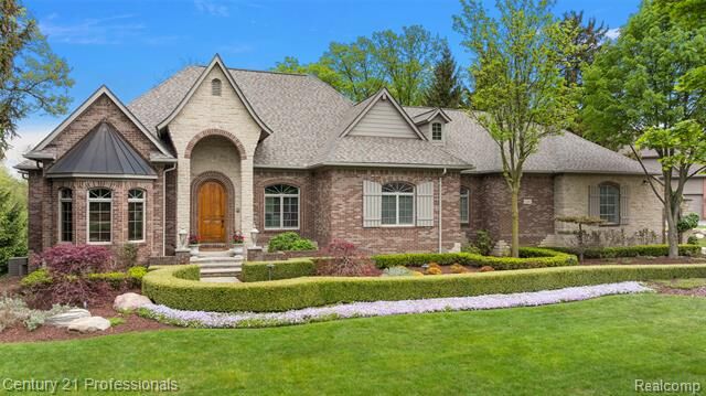Property Photo:  1181 Iroquois Trail  MI 48371 