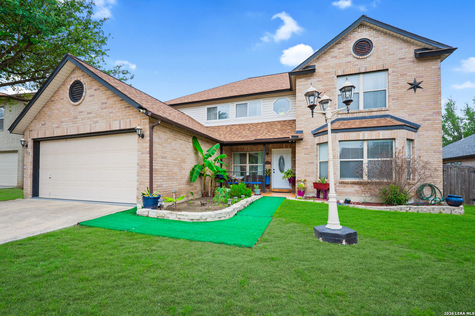 Property Photo: 124 Springtree Grove TX 78108