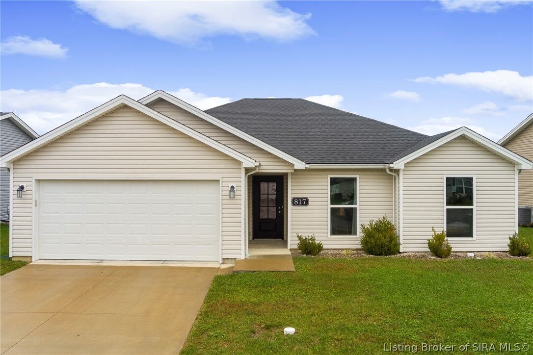 Property Photo:  817 Wolf Run Park Boulevard  IN 47130 