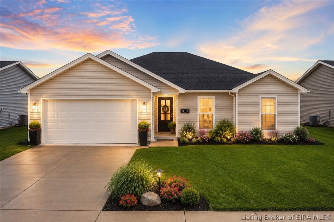 Property Photo:  817 Wolf Run Park Boulevard  IN 47130 