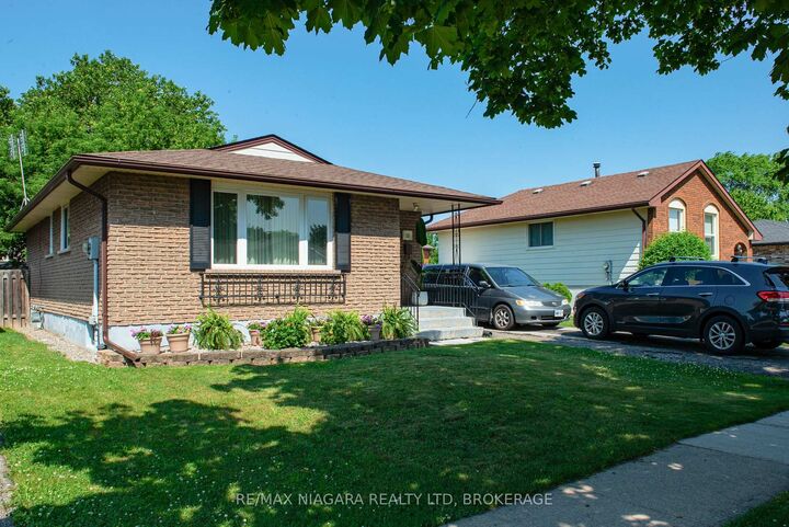 Property Photo: 38 Roehampton Drive ON L2M 7K7