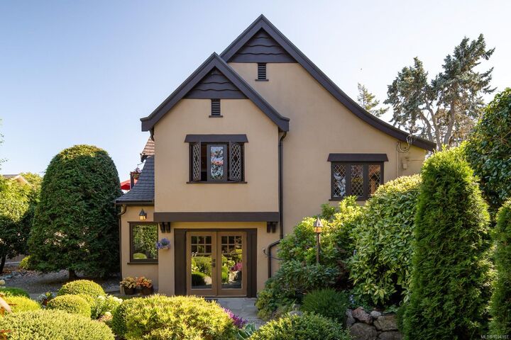 Property Photo:  671 Linkleas Ave  BC V8S 5C2 
