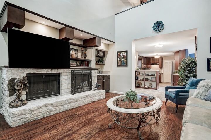 Property Photo:  101 West Eagle Drive 101  TX 78738 