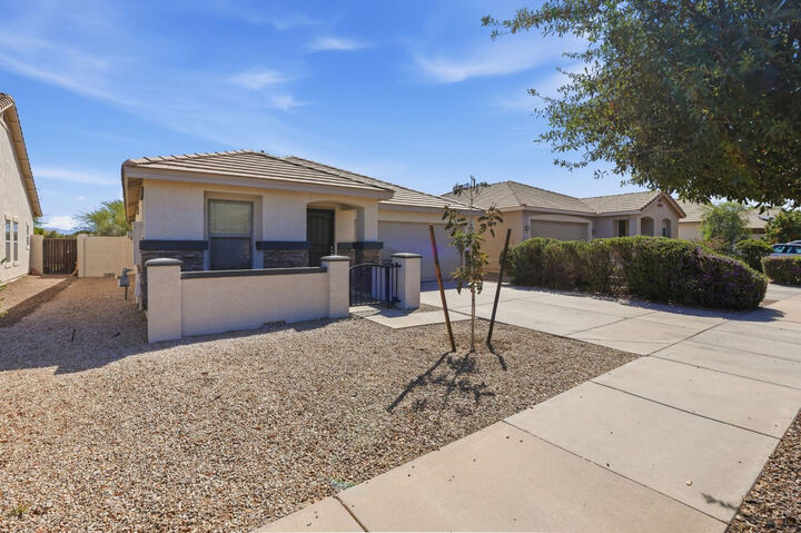 Property Photo:  21858 E Puesta Del Sol  AZ 85142 