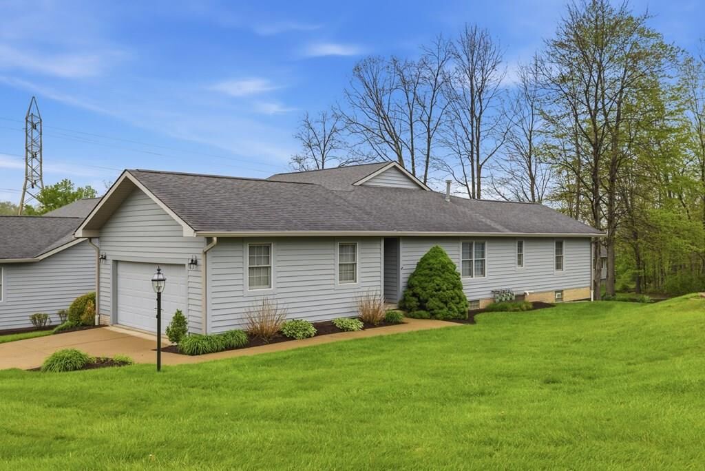 Property Photo: 1806 Olde Post Rd OH 44805