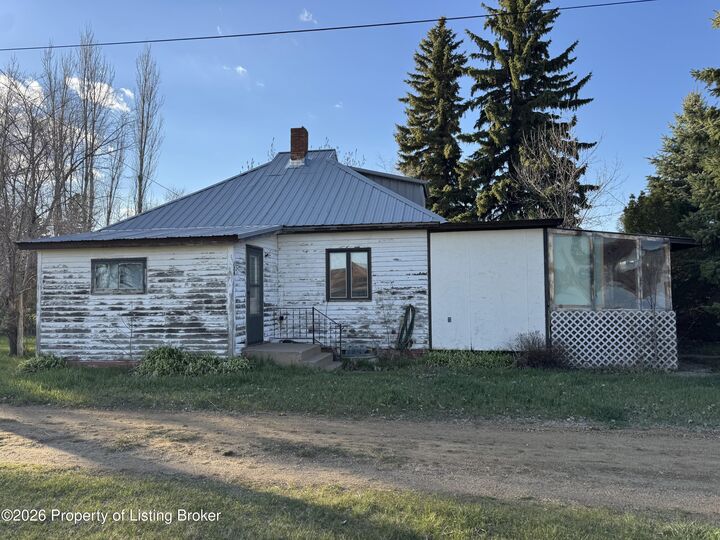 Property Photo:  108 Montana Street  ND 58529 