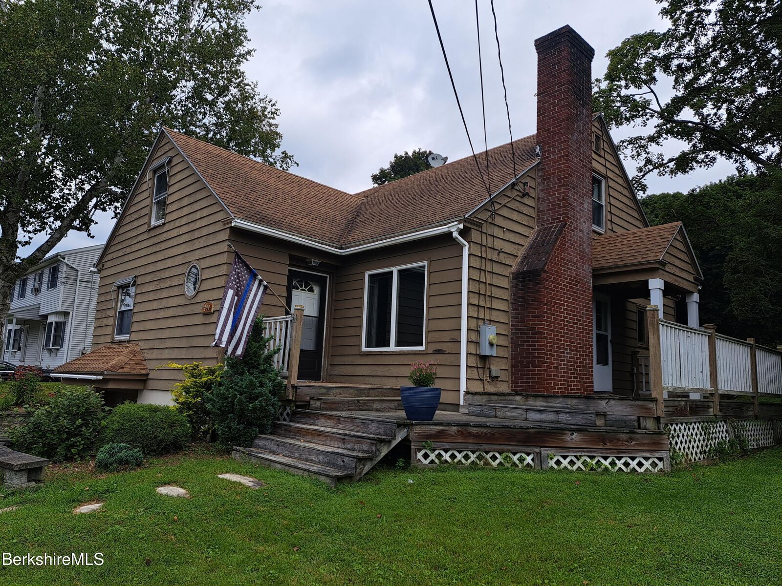 Property Photo:  290 Lenox Ave 1  MA 01201 