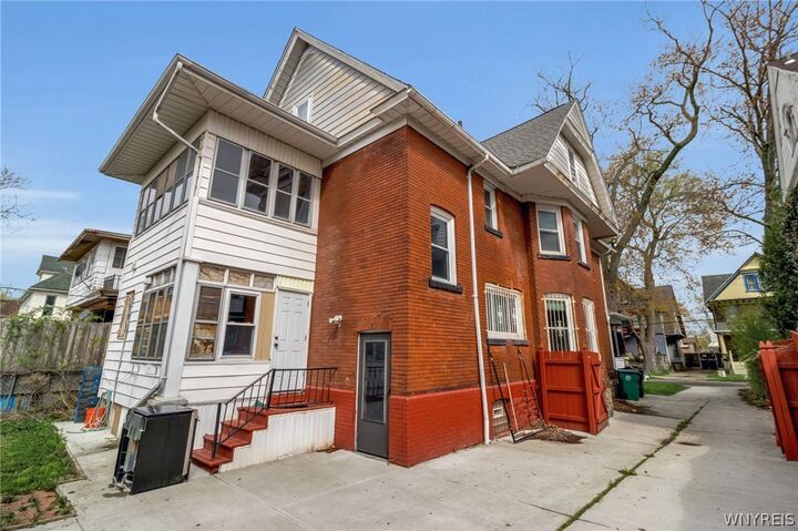 Property Photo:  699 Chilton Avenue  NY 14301 