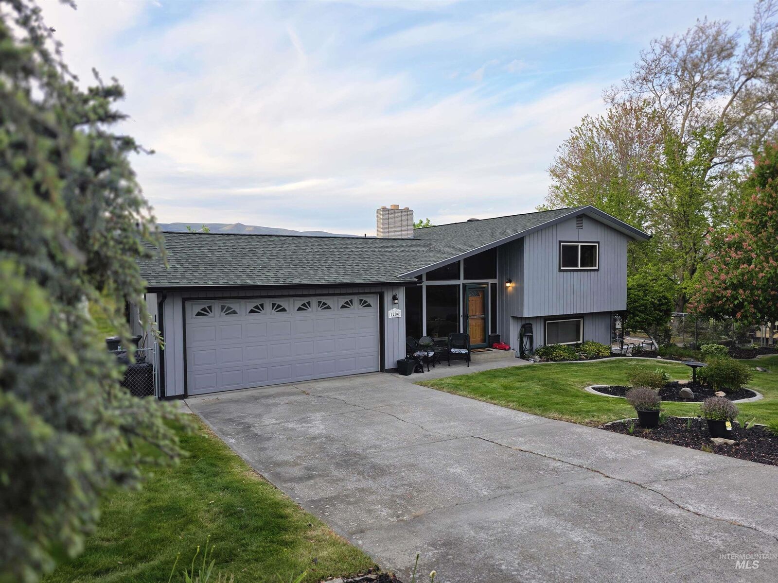 Property Photo:  1206 21st Ave  WA 99403 