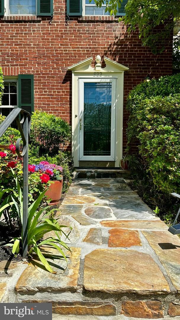 Property Photo:  922 S Saint Asaph Street  VA 22314 