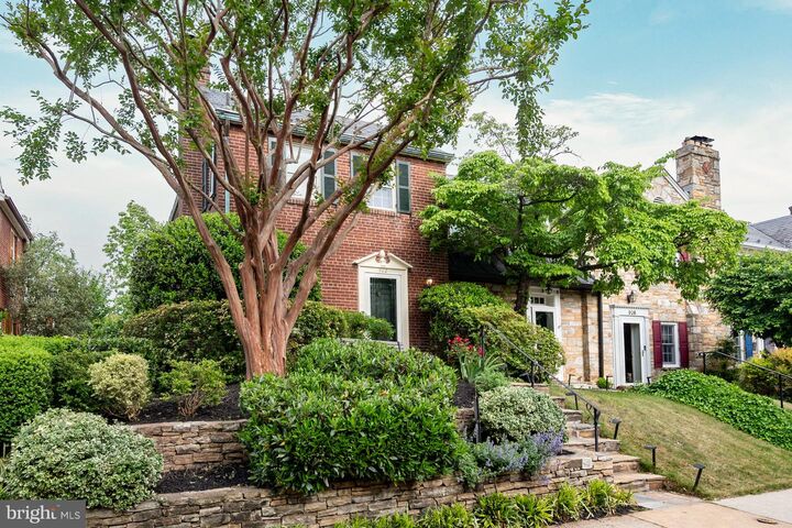 Property Photo: 922 S Saint Asaph Street VA 22314