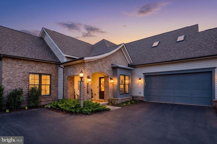 Property Photo:  42863 Beaver Crossing Square  VA 20148 