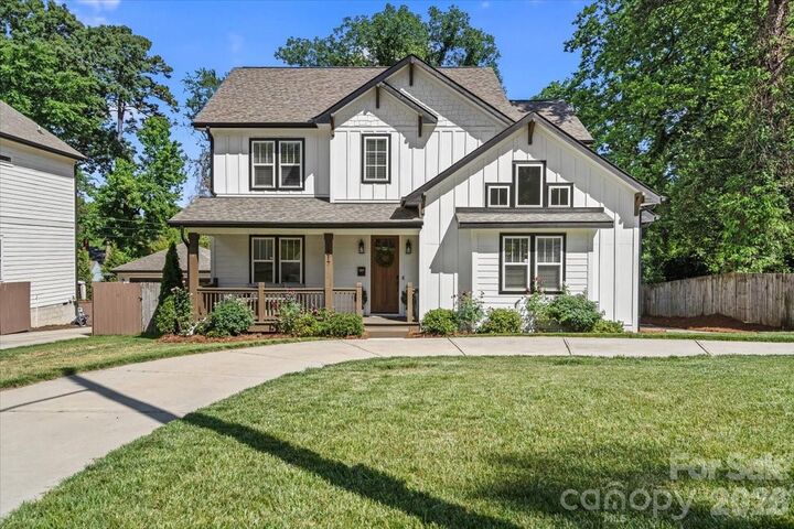 Property Photo:  1517 Princess Place  NC 28208 