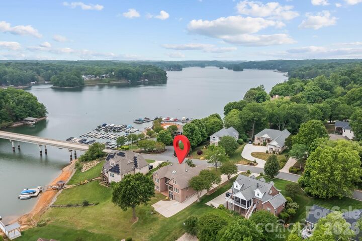 Property Photo: 221 Windemere Isle Road NC 28677
