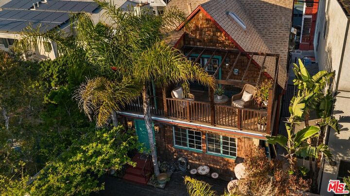 Property Photo:  804 Pacific Ave  CA 90291 
