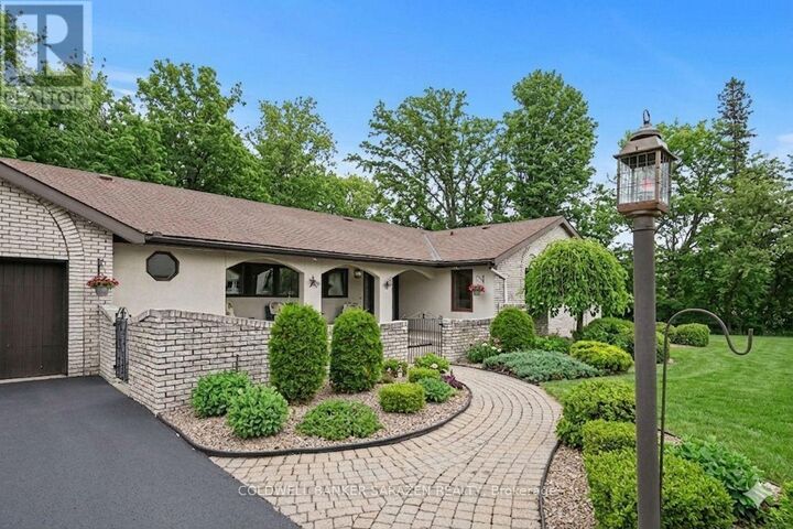 Property Photo:  31 Daniel Street South  ON K7S 2L5 