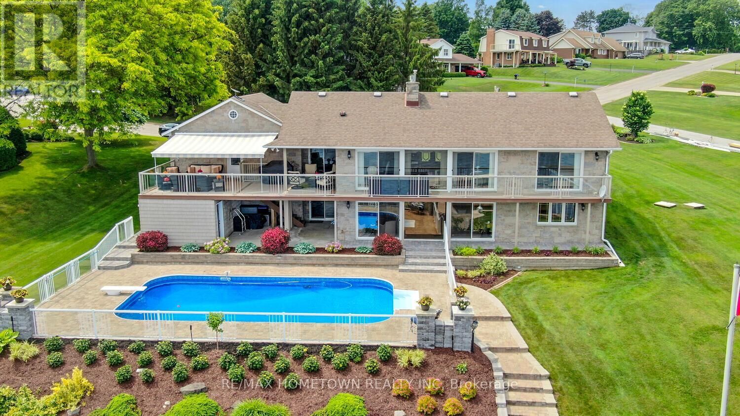 Property Photo: 1111 Burnside Drive ON K6V 5T1
