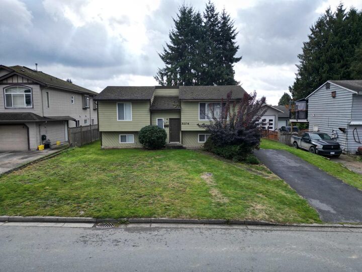 Property Photo:  32174 Sandpiper Place  BC V2V 5S1 