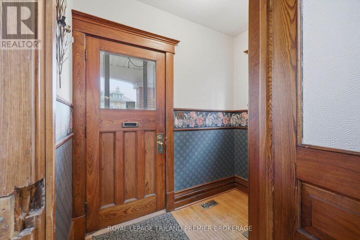 Property Photo:  238 Ridout Street South  ON N6C 3Y4 