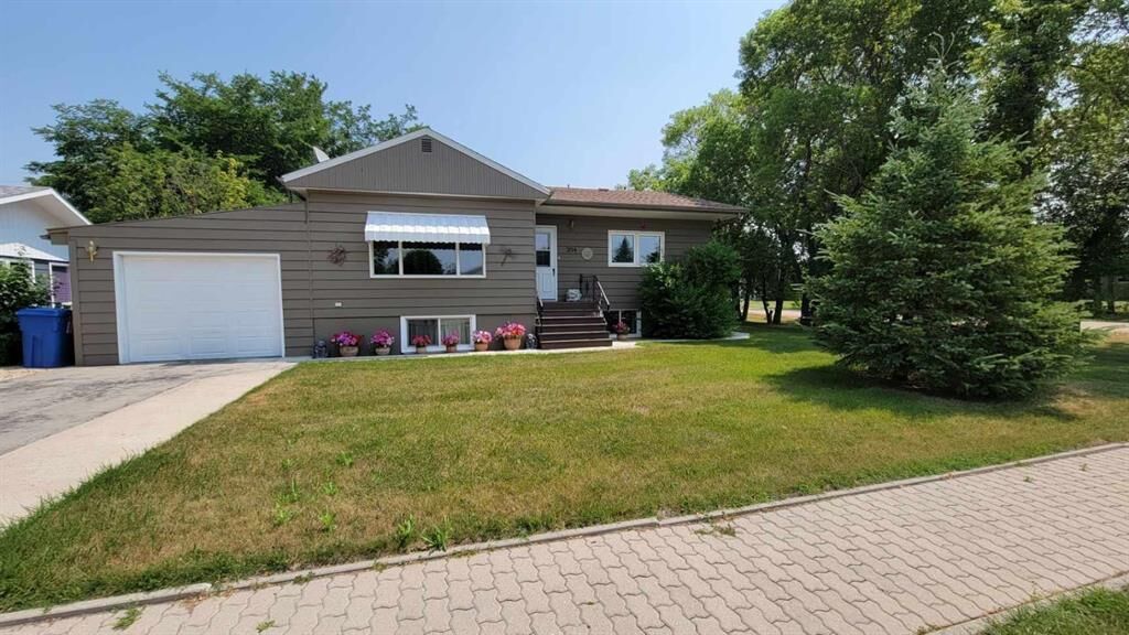 Property Photo:  204 Burrows Road South  MB R0J 1B0 