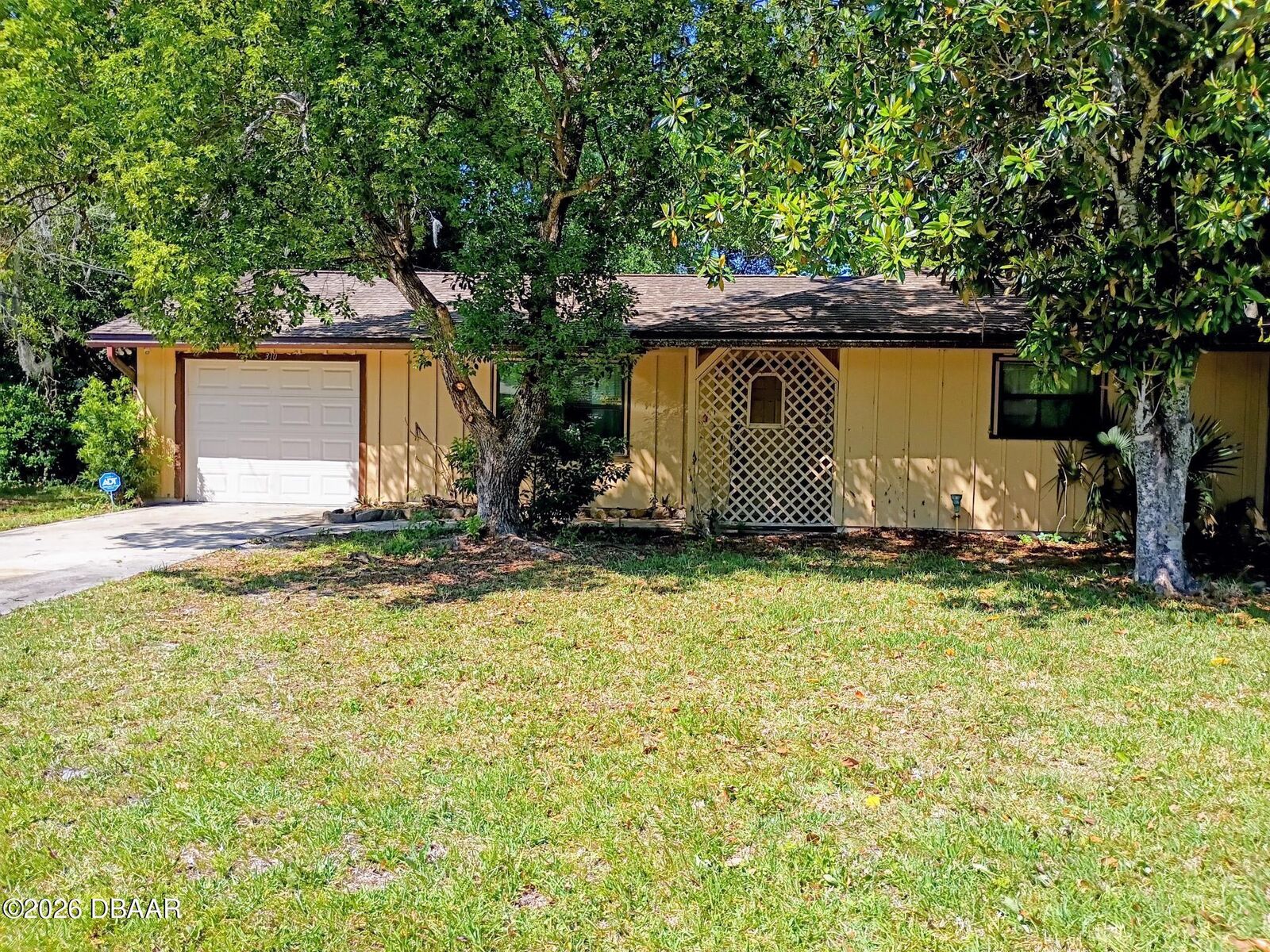Property Photo: 310 Cavanah Drive FL 32117