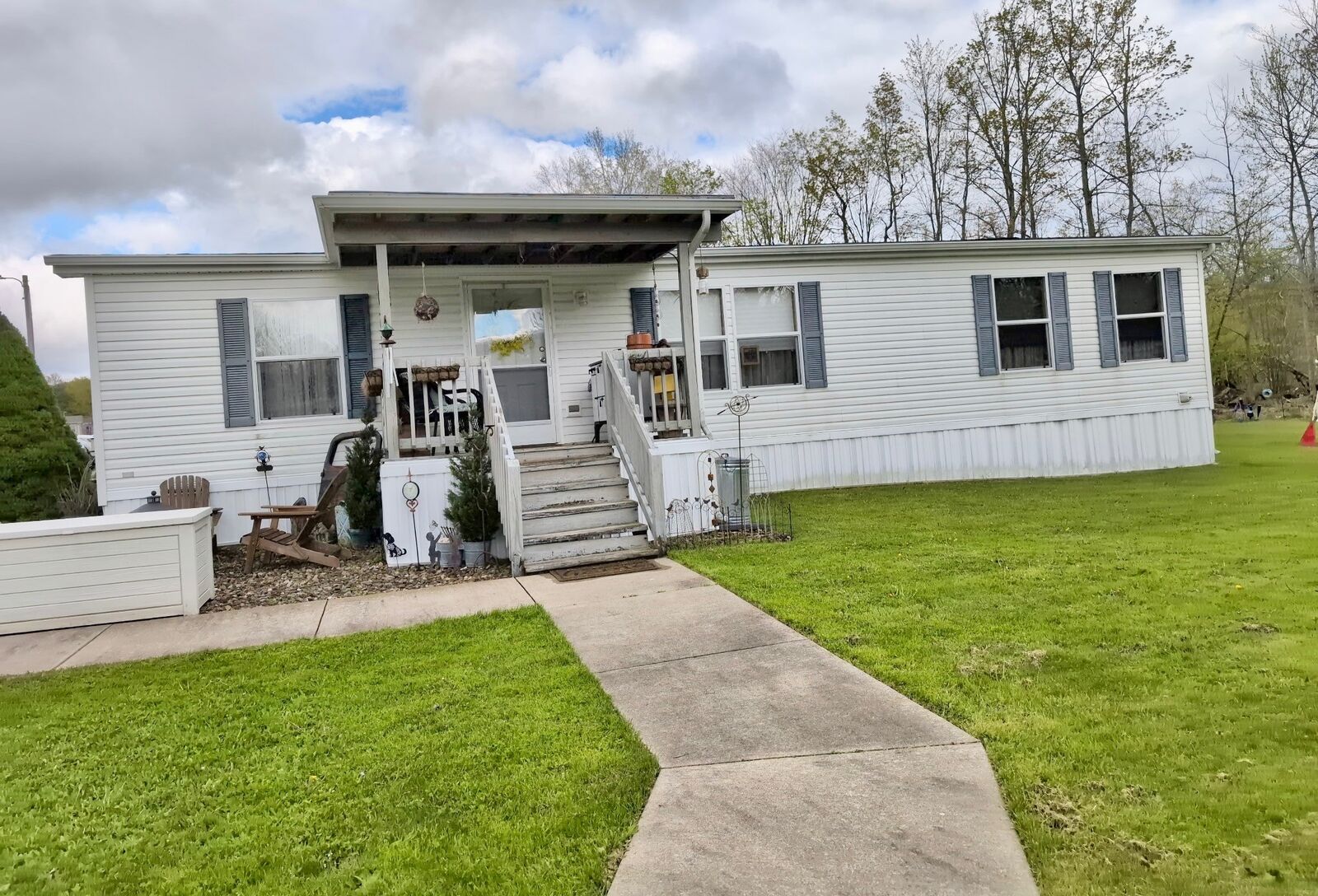 Property Photo:  163 Imperial Way  PA 16412 