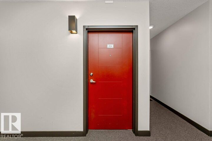 Property Photo: 10126 144 Street NW 204 AB T5N 2T7