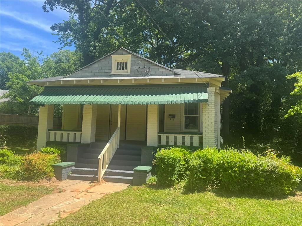Property Photo: 384 Hopkins Street SW GA 30310
