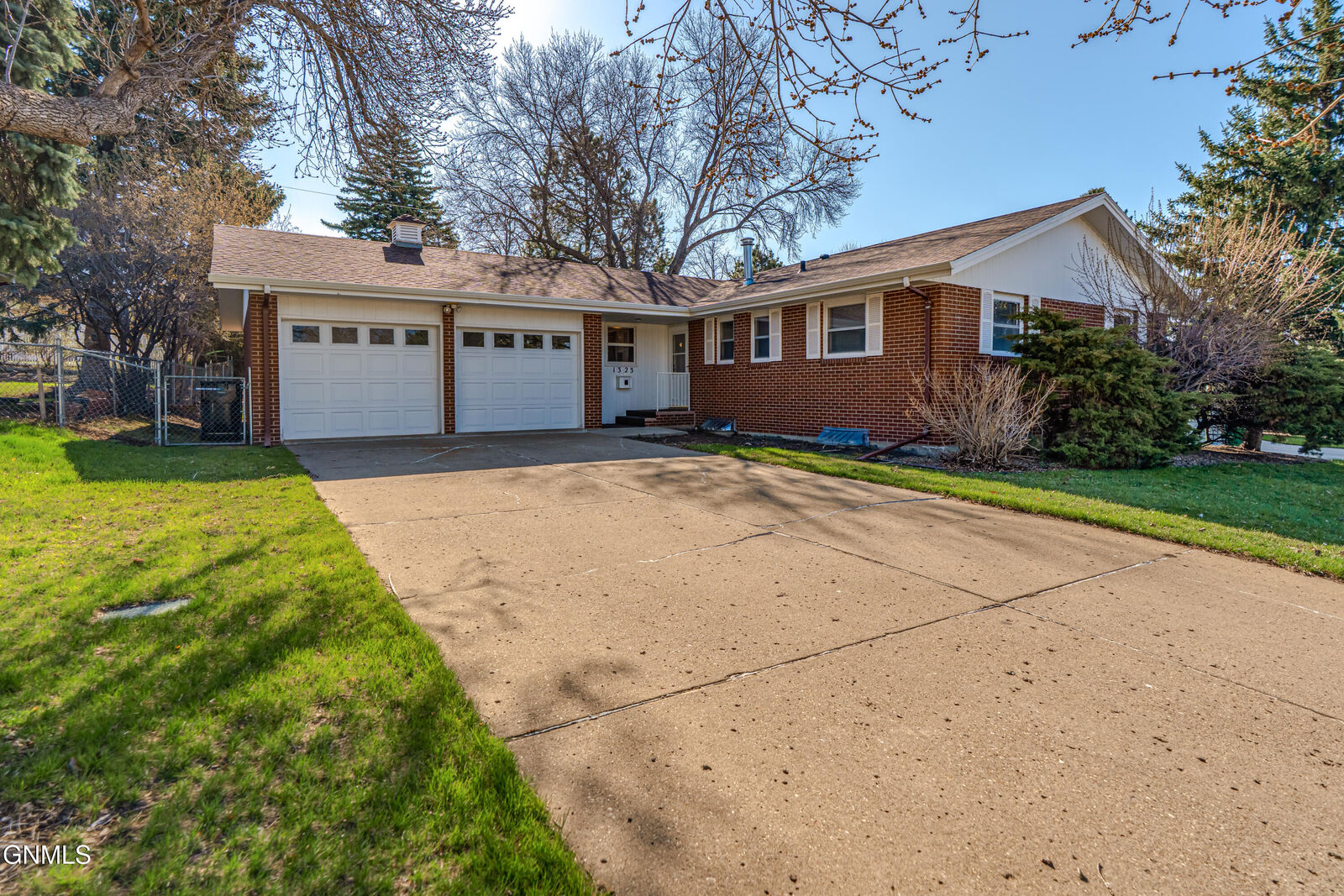 Property Photo:  1323 Meredith Drive  ND 58501 