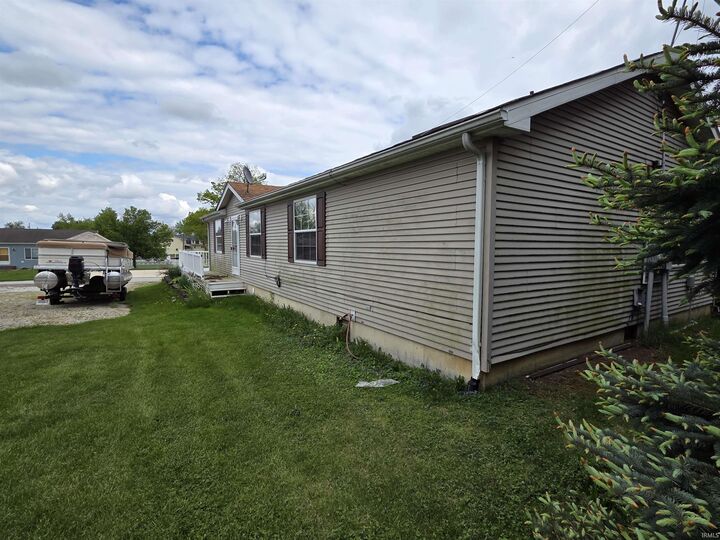 Property Photo:  9827 N Lincoln  Rd  IN 46567 