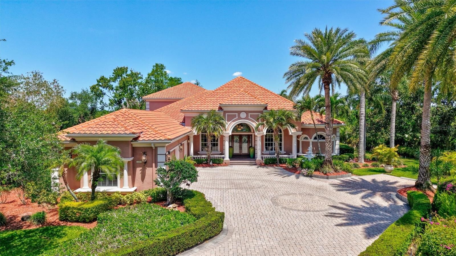 Property Photo:  5207 Sand Lake Court  FL 34238 