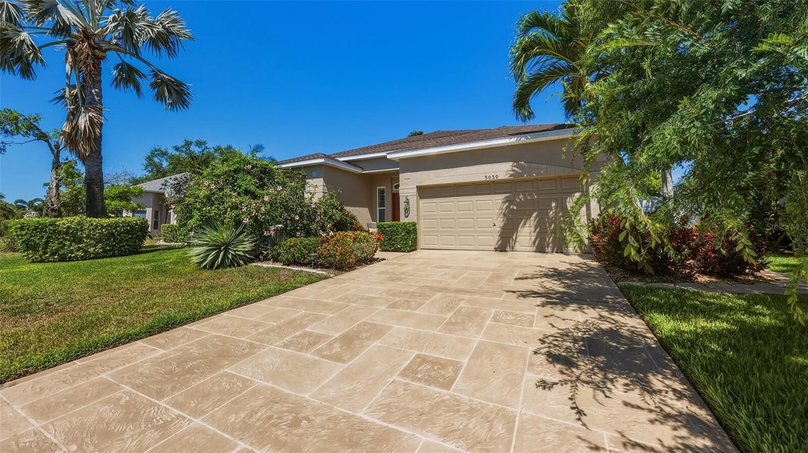 Property Photo:  5030 W 44th Street  FL 34210 