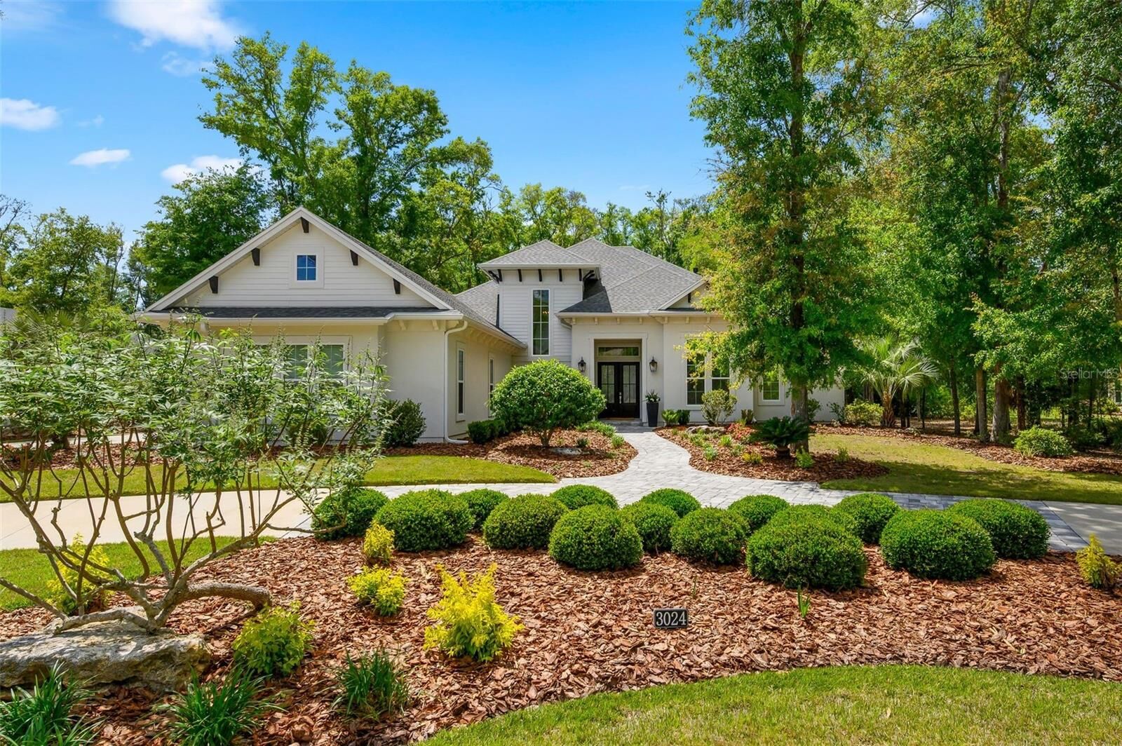 Property Photo: 3024 SW 111th Way FL 32608