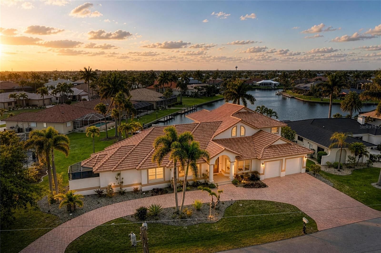 Property Photo:  524 La Caruna Court  FL 33950 