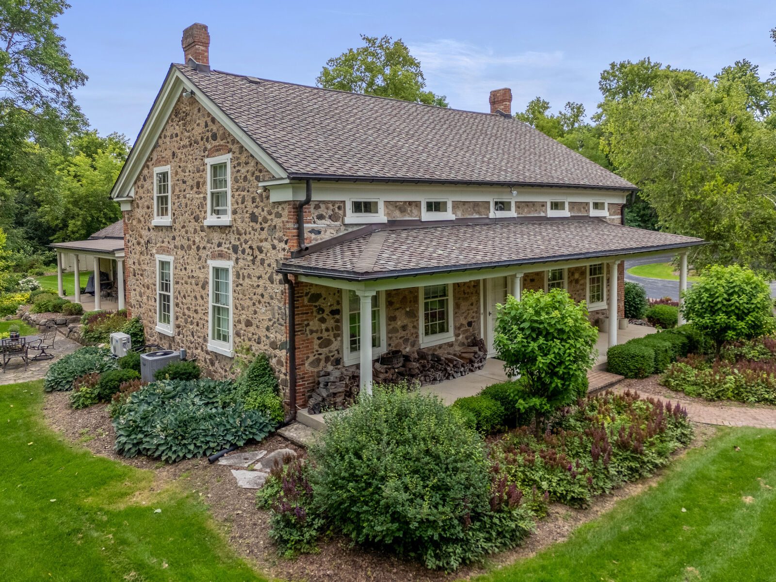Property Photo:  11533 N Parkview Dr  WI 53092 