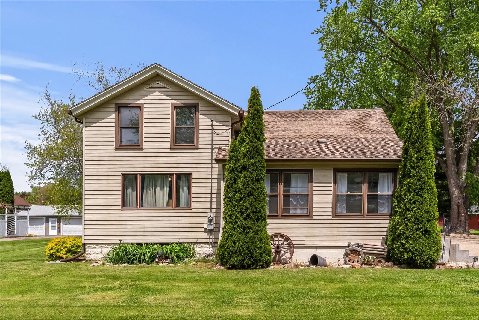 Property Photo:  440 E Lasalle Street  IL 60552 