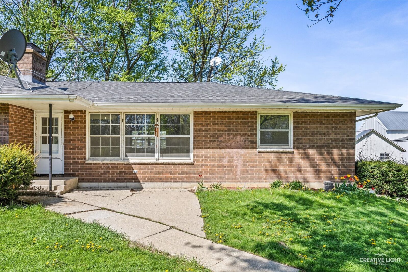 Property Photo: 8N486 Thomas Road B IL 60140
