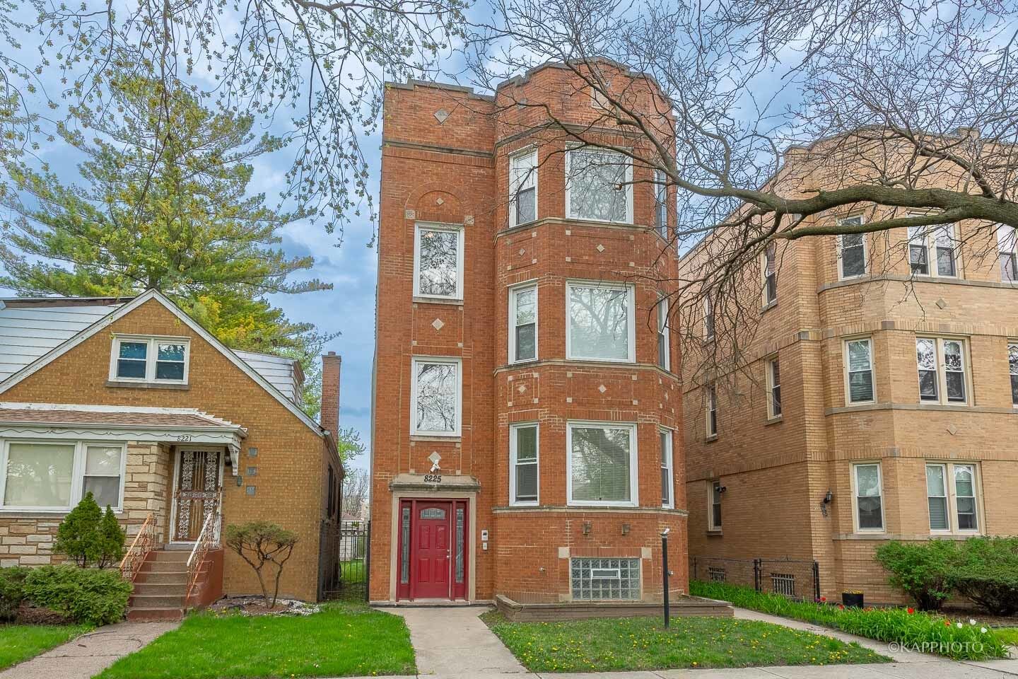 Property Photo: 8225 S Prairie Avenue 1 IL 60619