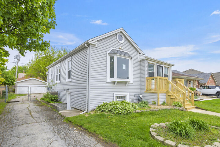 Property Photo:  9517 S Merrimac Avenue  IL 60453 