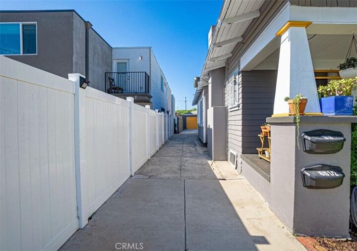 Property Photo:  1610 N 36th N  CA 90018 