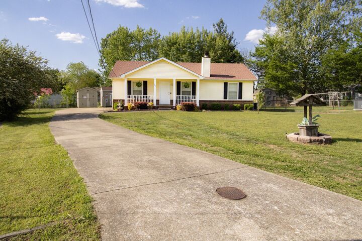 Property Photo:  905 Cal Ct  TN 37042 