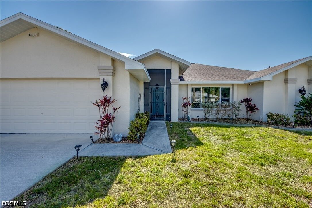 Property Photo:  308 North Avenue  FL 33936 