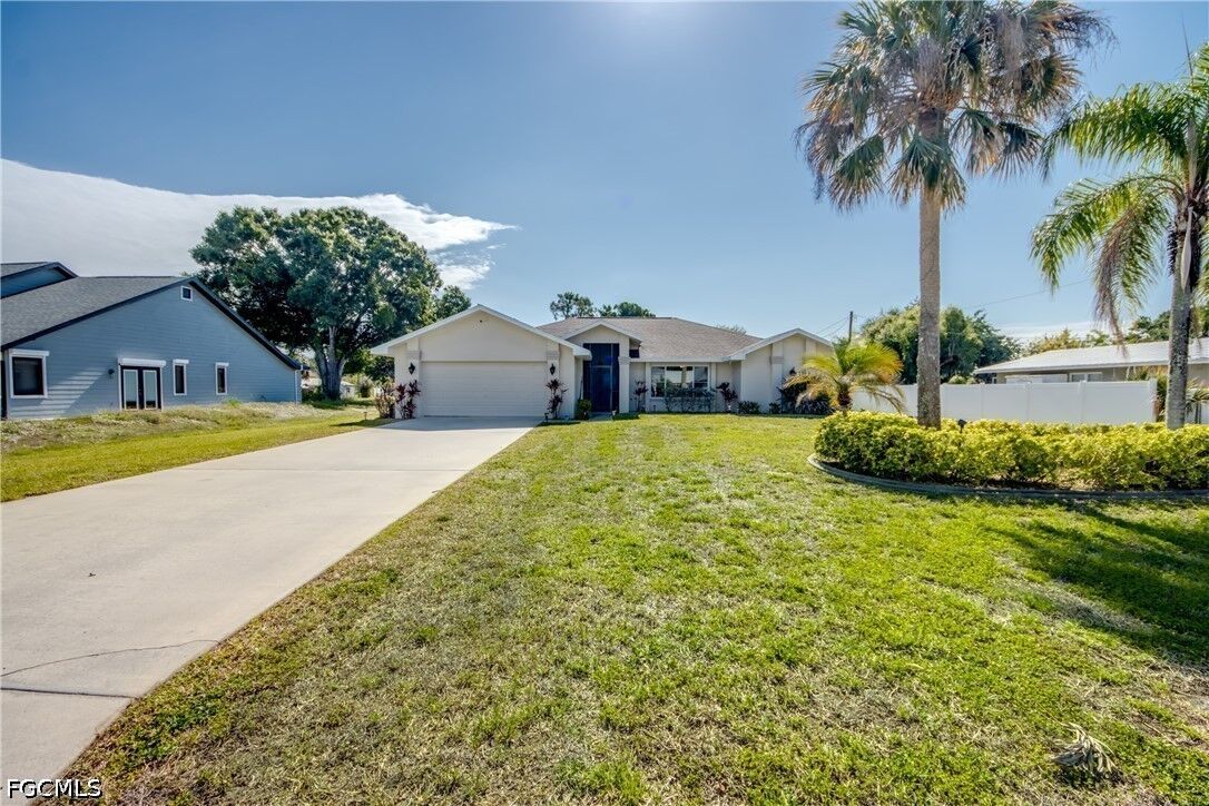 Property Photo:  308 North Avenue  FL 33936 