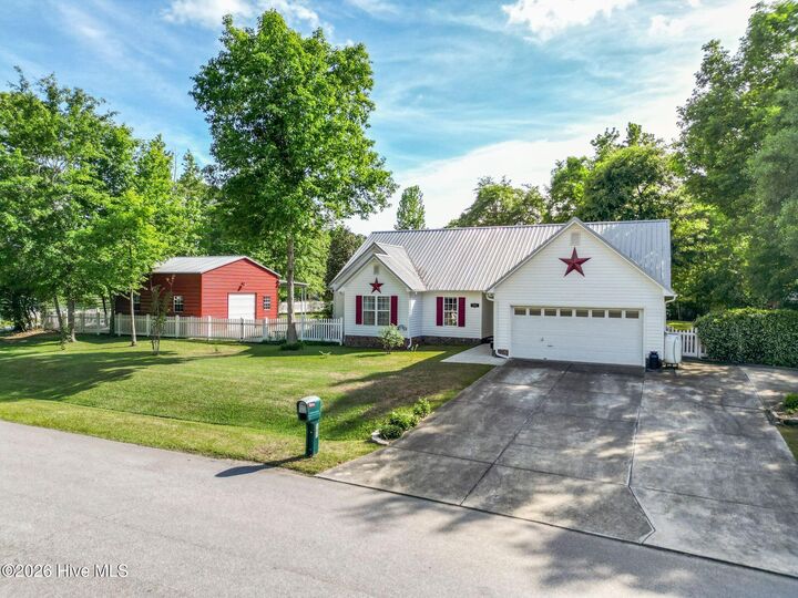 Property Photo:  101 Black Walnut Drive  NC 28574 