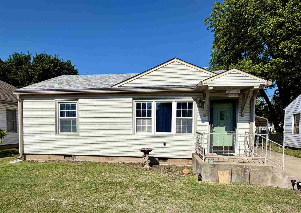 Property Photo:  205 N 9th Street  OK 74631 